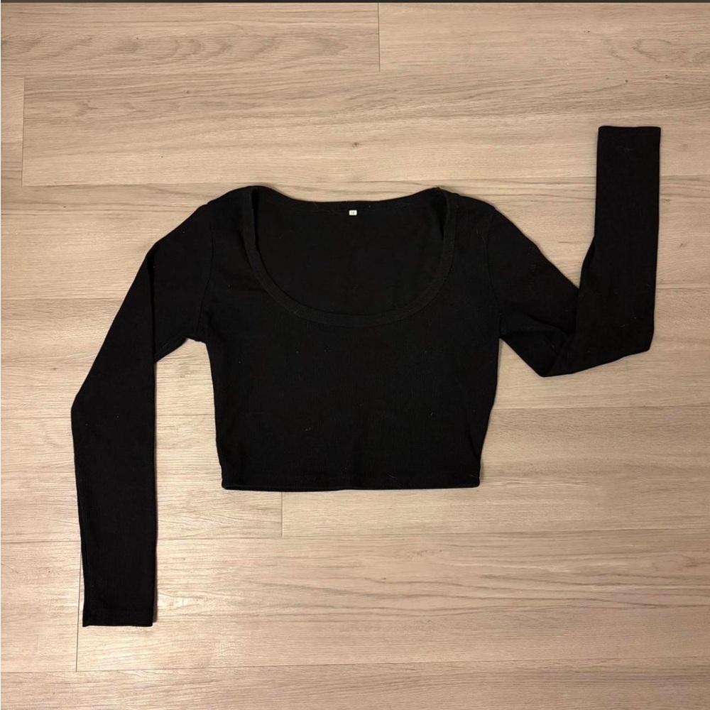 Black Scoop Neck Long Sleeve Crop Top - Women